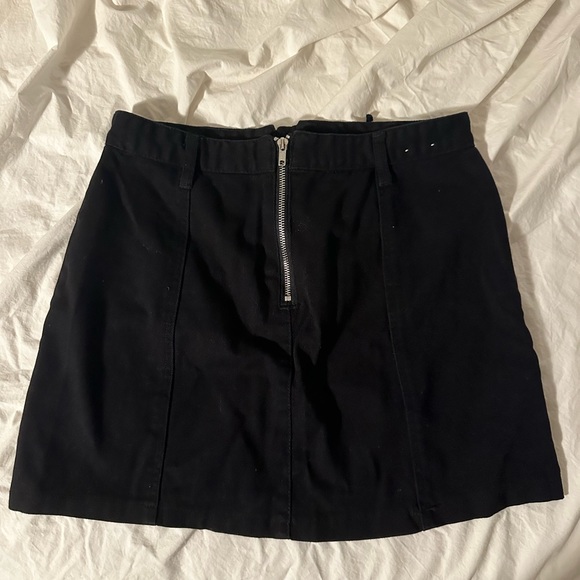 Black canvas style forever 21 high-waisted mini skirt worn less than 3 times! - Picture 2 of 3